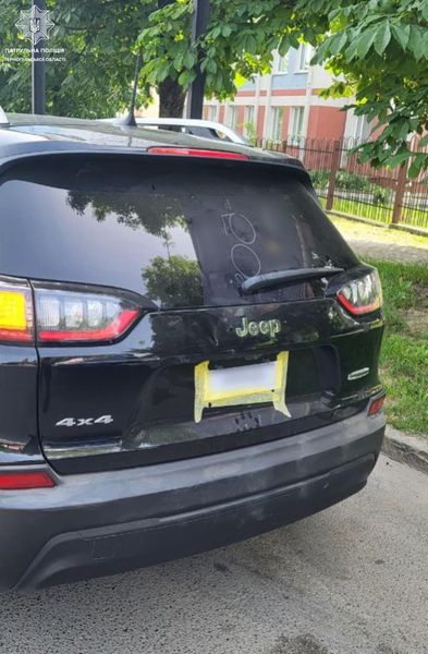 
У Тернополі штрафують водіїв з дивними номерними знаками (фото)