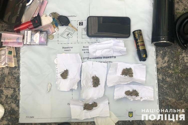 20-річний переселенець з Луганщини організував на Тернопільщині наркобізнес з оборотом на десятки мільйонів 20-річний переселенець з Луганщини організував на Тернопільщині наркобізнес з оборотом на десятки мільйонів