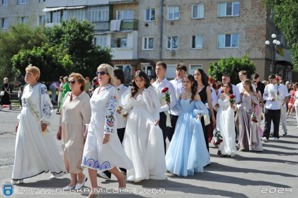 У громаді на Тернопільщині випускникам-медалістам дали по 10 тис гривень