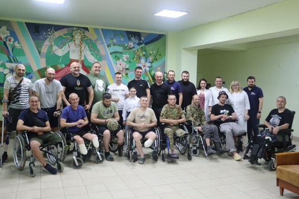 Стронгмени запросили ветеранів, які проходять реабілтацію, на спортивне змагання «Звитяга Нескорених»