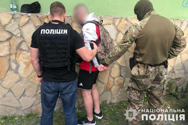 20-річний переселенець з Луганщини організував на Тернопільщині наркобізнес з оборотом на десятки мільйонів 20-річний переселенець з Луганщини організував на Тернопільщині наркобізнес з оборотом на десятки мільйонів