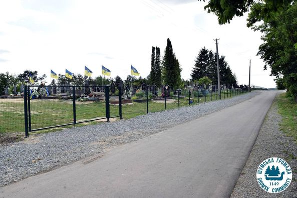 
Ведеться відеоспостереження: на Шумщині провели благоустрій на місцевому кладовищі (фото)