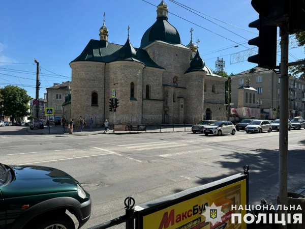 
У Тернополі розшукують велосипедиста, який збив жінку на пішохідному переході (фото)