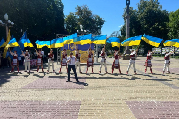 На Театральному майдані провели захід присвячений Дню Конституції України