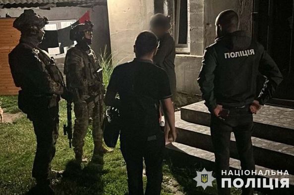 
Забрали авто, погрожували родині і вимагали 4 тис дол: у поліції розповіли деталі рекету у Ланівцях (фото, відео)