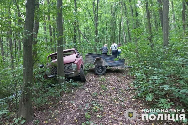 На Чортківщині авто врізалося в дерево: 59-річний водій помер дорогою до лікарні