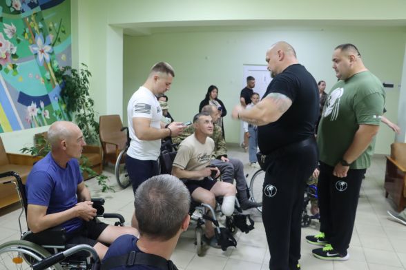 Стронгмени запросили ветеранів, які проходять реабілтацію, на спортивне змагання «Звитяга Нескорених»