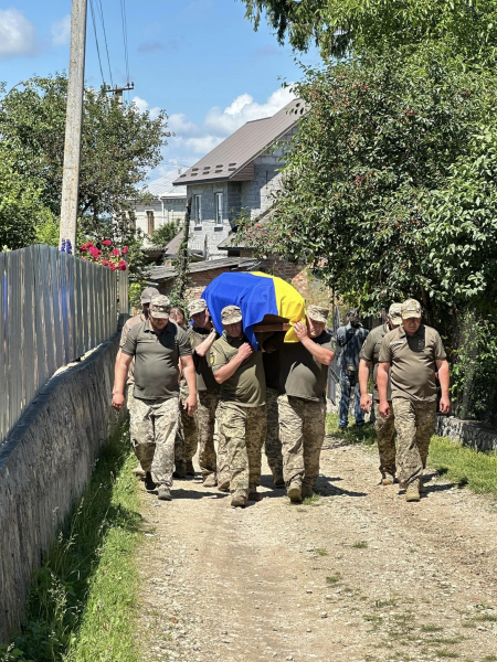 
В останню дорогу у Підволочиську провели 30-річного Героя Юрія Дударчука (ФОТО)