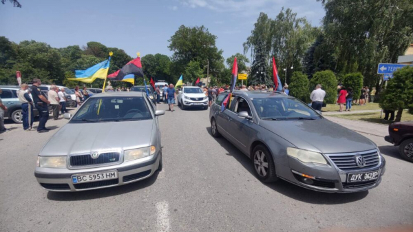 На Тернопільщині зустріли Героя, який повернувся На Щиті (Фоторепортаж)