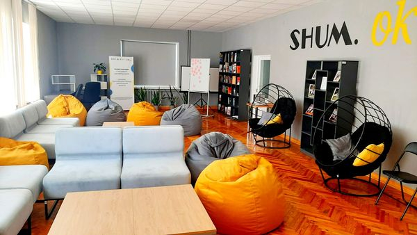 У Шумську для усіх, кому потрібен інтернет та світло, відкрили молодіжний простір (фото)
У Шумську для усіх, кому потрібен інтернет та світло, відкрили молодіжний простір (фото)