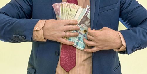 
Зарплати голів громад на Тернопільщині коливаються від 200 тисяч до понад 1 млн грн за рік