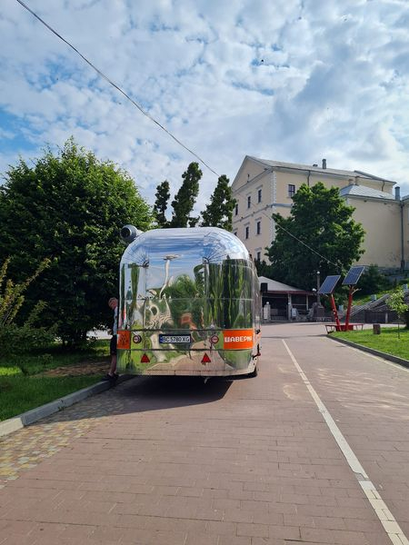 
На набережній у Тернополі встановили кіоск з шаурмою: містяни виступили проти (фото)