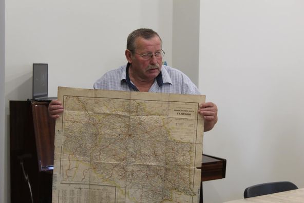 
Унікальну карту Галичини, якій більше 80 років, подарували музею Тернополя (фото)