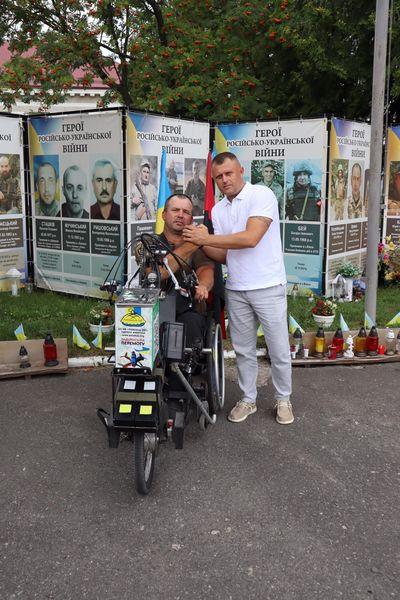 
Волонтер на колясці з Тернополя розпочав другий благодійний заїзд, щоб зібрати гроші на дрони (фото)