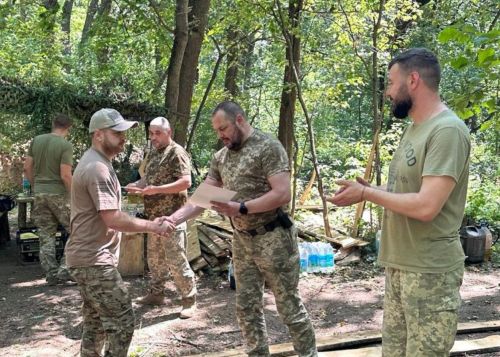 
На передовій бійців тернопільської бригади нагородили відзнаками Президента