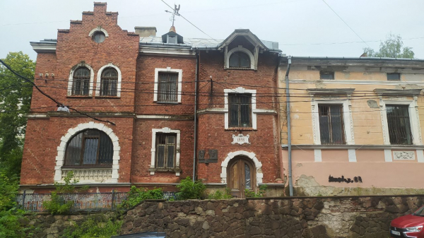 Будинок «1898» або вілла Вітошинських: кому належить занедбана пам'тка архітектури в серці Тернополя