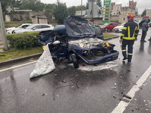 На вулиці Степана Будного зіштовхнулися автівки: є загиблі та травмовані