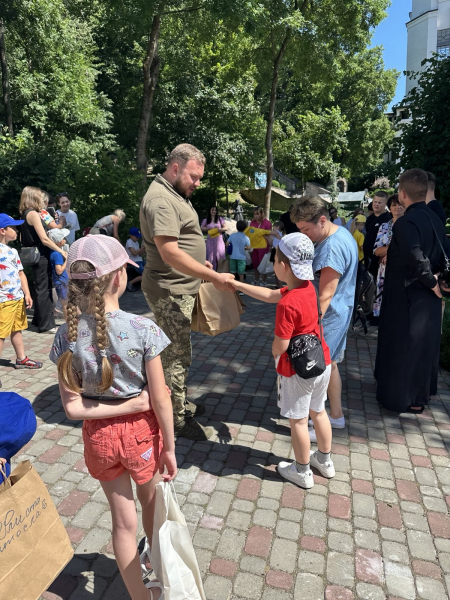 
Військові з Тернопільщини влаштували свято для дітей полеглих Героїв, зниклих безвісти і тих, хто у полоні (ФОТО)