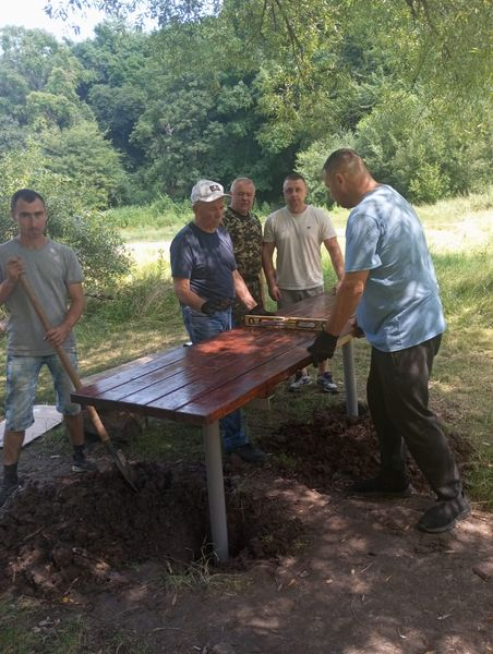 
В урочищі на Тернопільщині облаштували місце для відпочинку туристів (фото)