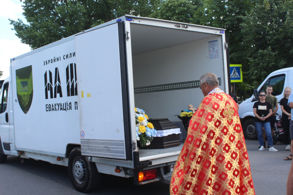 
Без тата залишилися двоє дітей: у Великогаївській громаді зустріли тіло 33-річного Героя Василя Рудика (ФОТО)