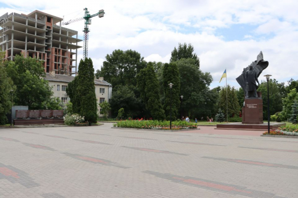 У парку Шевченка встановлюватимуть стелу загиблим Героям за понад два мільйони