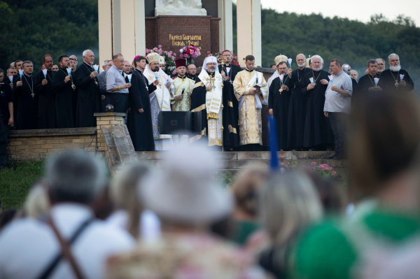 Всеукраїнська проща у Зарваниці: під пекучим сонцем люди пройшли десятки кілометрів до святого місця