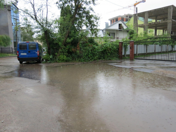 Затоплює двори та вулиці: а яка ситуація біля ваших будинків? (ДЛЯ ОБГОВОРЕННЯ)