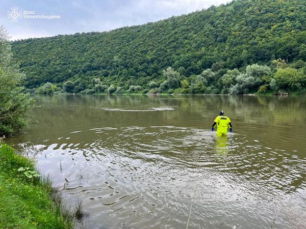 
На Тернопільщині з Дністра дістали потопельника (фото)