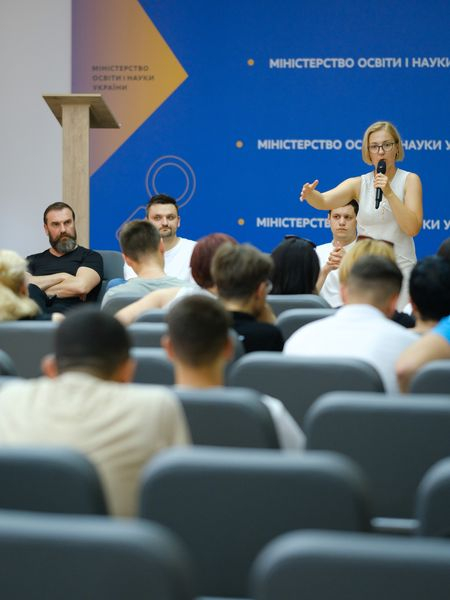 
На Тернопілля відправлять тренерів, які вчитимуть освітян предмету "Захист України" (фото)