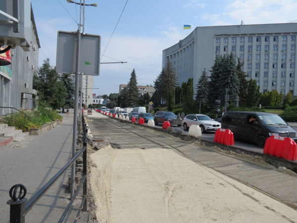 Затори через ремонт на Грушевського: у якому стані вулиця