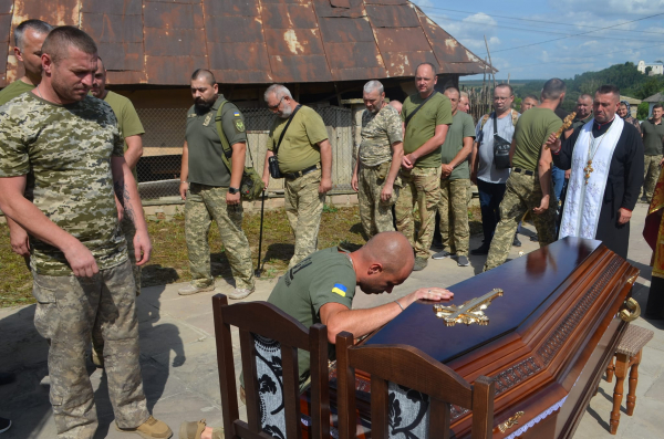 
У Білобожницькій громаді на Тернопільщині попрощались з двома захисниками (фото)