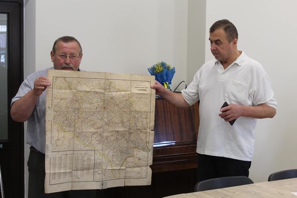 
Унікальну карту Галичини, якій більше 80 років, подарували музею Тернополя (фото)