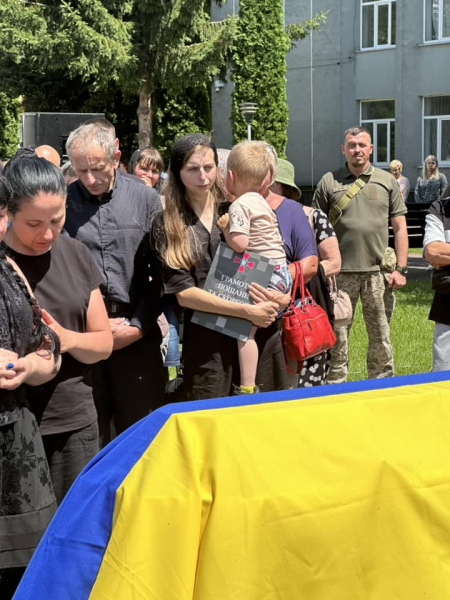 
У Кам’янках похоронили 26-річного воїна: напередодні дізнався, що вдруге стане батьком (ФОТО)