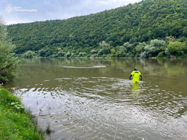 На Тернопільщині у Дністрі потонув чоловік