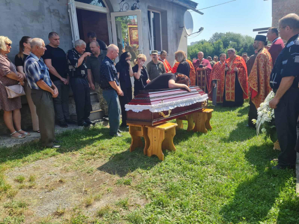
Помер у госпіталі: біля Тернополя похоронили 54-річного воїна Володимира Глюзу (ФОТО)