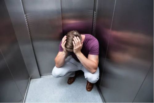 
Тернополян закликають не їздити ліфтом перед вимкненням світла