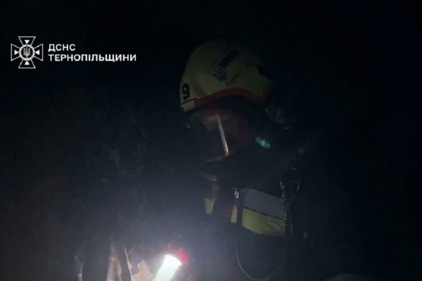 У Тернополі врятували жінку під час пожежі