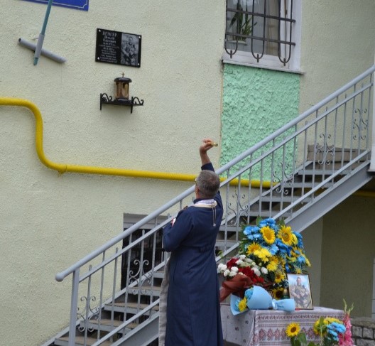 
У Тернополі відкрили меморіальну таблицю в пам'ять про 52-річного загиблого захисника