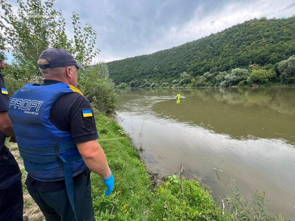 
На Тернопільщині з Дністра дістали потопельника (фото)