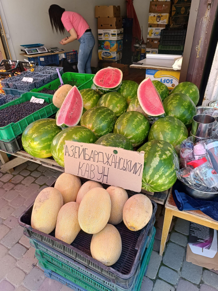 Скільки коштують кавуни на ринку та в магазинах Тернополя