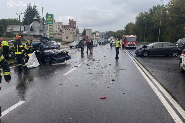 На вулиці Степана Будного зіштовхнулися автівки: є загиблі та травмовані