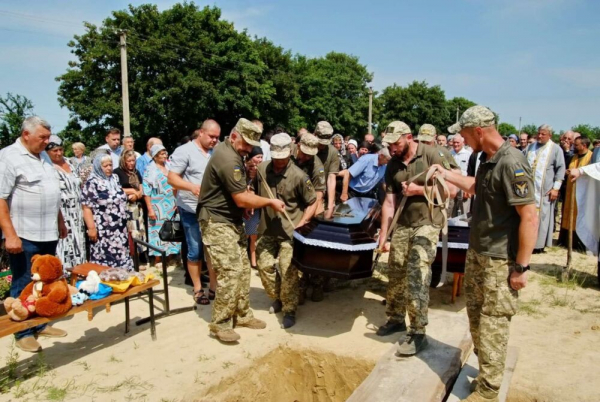 У Шумську сотні людей прощалися з родиною Гвоздяр, яка загинула у страшній ДТП