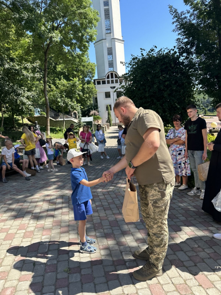 
Військові з Тернопільщини влаштували свято для дітей полеглих Героїв, зниклих безвісти і тих, хто у полоні (ФОТО)