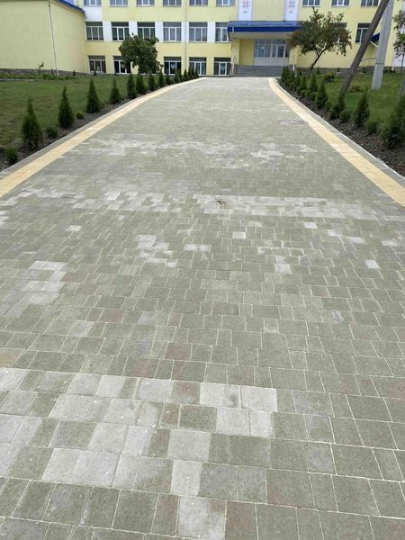 
У селі на Гусятинщині за кошти благодійників облаштували шкільне подвір'я (фото)