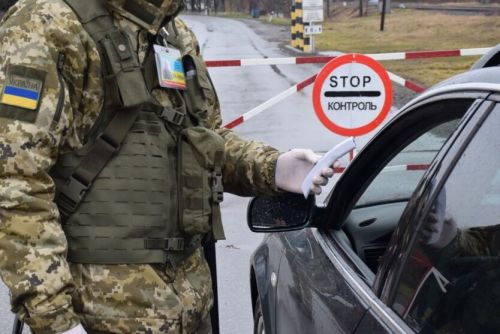 
Дані тернополян, які їдуть за кордон, перевірятимуть в усіх реєстрах