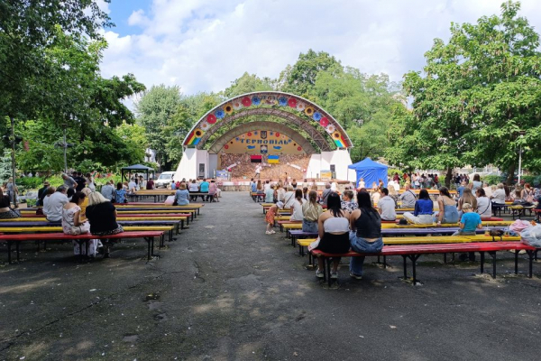 Польова кухня, акробати, концерт: у парку ім. Шевченка організували благодійний захід