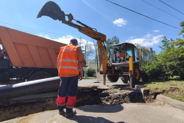 На «Східному» замінюють частину водогону — коли відновлять водопостачання