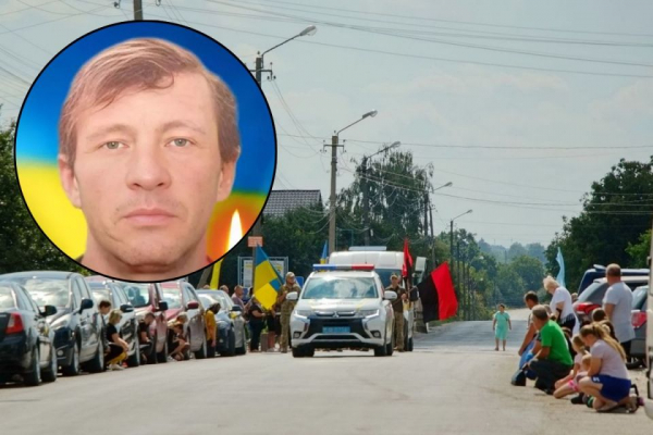 Шумськ навколішки зустрів загиблого Героя Петра Петрука