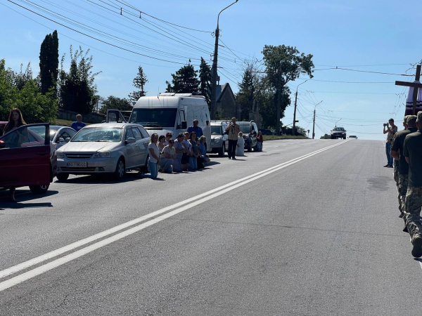 
Був сміливим та колоритним: у Тернополі попрощалися з Героєм – художником, байкером, сержантом Романом Довгалюком (ФОТО)