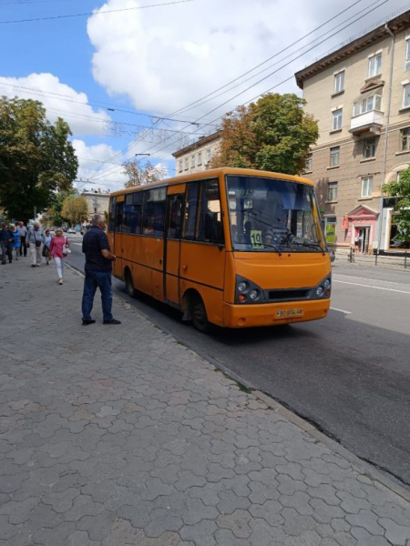 Є новий, а деякий ремонтують скотчем: у якому стані громадський транспорт Тернополя